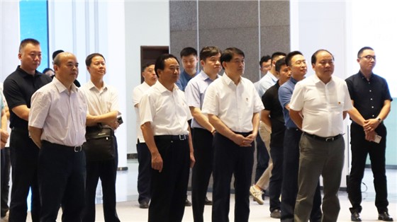 長(zhǎng)沙市委常委、市委組織部部長(zhǎng)張宏益一行調(diào)研國(guó)家網(wǎng)絡(luò)安全產(chǎn)業(yè)園區(qū)（長(zhǎng)沙），并參觀我司布展的園區(qū)展示推廣中心項(xiàng)目
